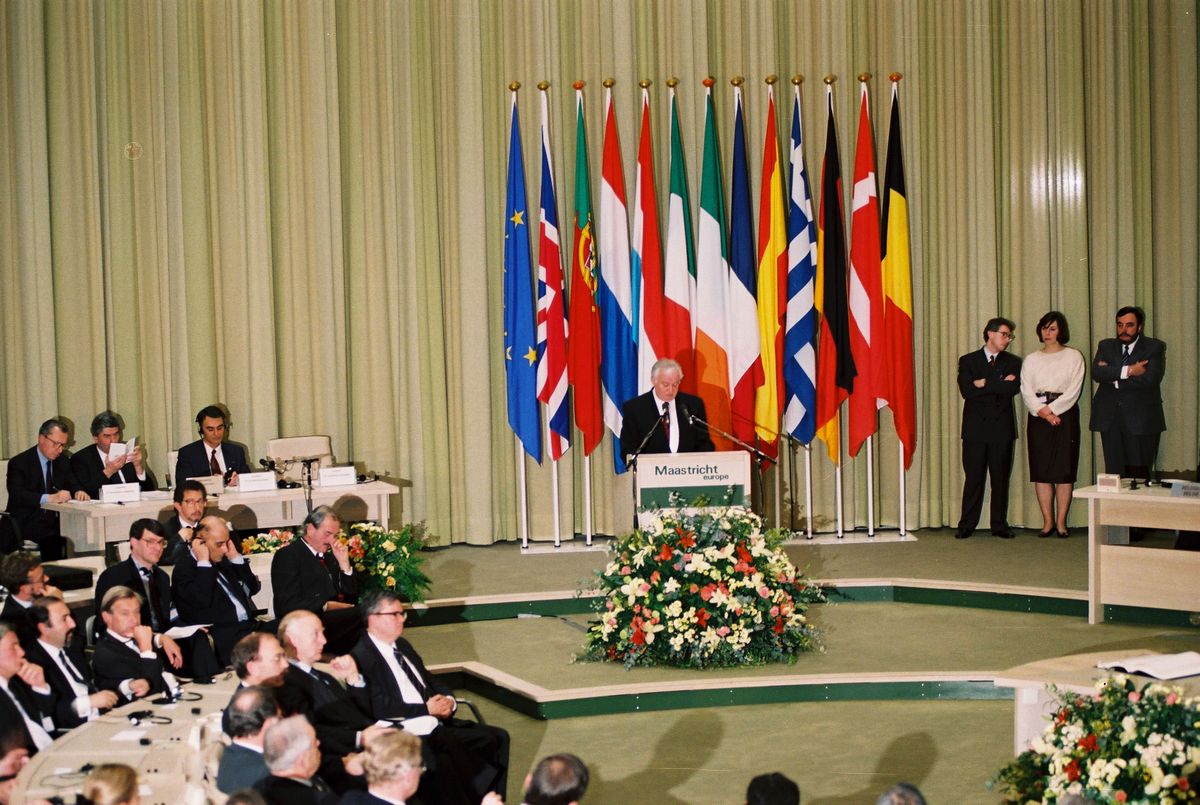 Maastricht Treaty Definition Purpose History and Significance
